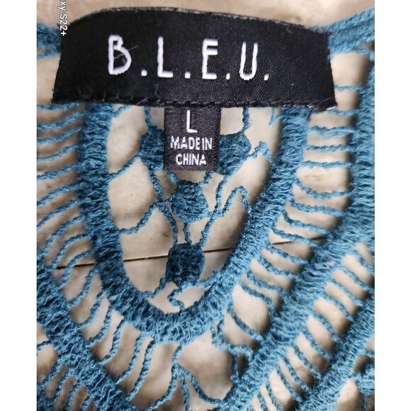 F74 B.L.E.U. Peacock blue & green blouse, crochet, deep V-neck & flutter sleeves - Picture 7 of 10